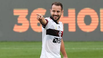 Éverton Ribeiro pode trocar o Flamengo pelo Al-Nasr, dos Emirados Árabes. 