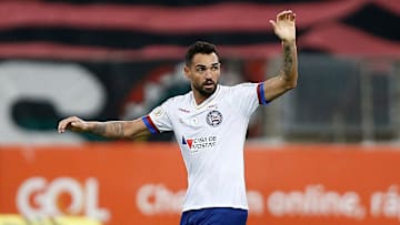 Gilberto tem contrato com o Bahia apenas até o final do ano e renovação é difícil. 