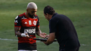 O Flamengo não vence há três rodadas no Brasileirão e vê chances de títulos diminuírem drasticamente. 