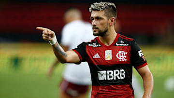 Há algum atrito entre o Flamengo, Arrascaeta e estafe do jogador? Entenda a polêmica.