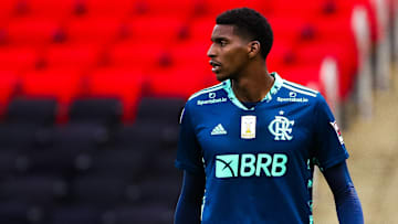Após ficar internada lutando contra a pneumonia, mãe do goleiro Hugo recebe alta e é liberada para ir para casa.  
