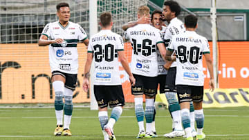 O Coritiba quer se manter longe da zona da degola, enquanto o Santos quer se colocar entre os favoritos ao G4.  