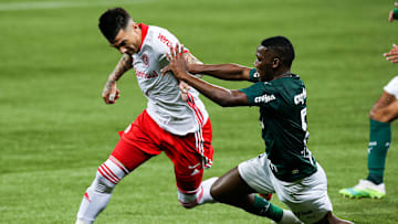 Cuesta, zagueiro do Inter