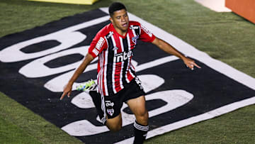 Gabriel Sara, Rodrigo Nestor e outras Crias de Cotia: São Paulo renova com jogadores da base que foram promovidos ao profissional. 