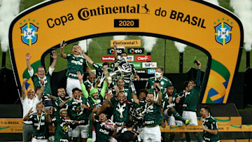 Com taça da Copa do Brasil, Palmeiras se aproxima da liderança do ranking de grandes títulos no século.