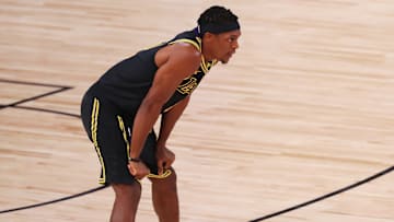 Rajon Rondo podría vestir otro uniforme en la próxima campaña