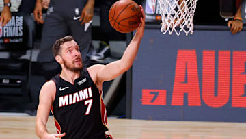 El esloveno Dragic anotó seis puntos antes de salir del partido ante los Lakers