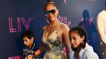 Jennifer Lopez celebró su día junto a sus hijos y su madre