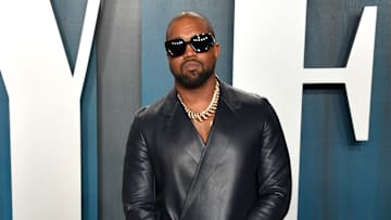 Kanye West reporta ganancias en la música, el diseño de ropa y calzado deportivo y los negocios inmobiliarios