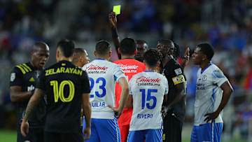 El portero José de Jesús Corona amonestado.