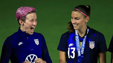 Les championnes du monde Megan Rapinoe (à gauche) et Alex Morgan. 
