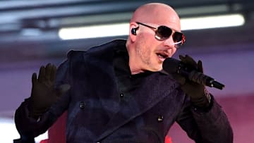 Pitbull fue reemplazado por Luis Fonsi en el certamen de belleza