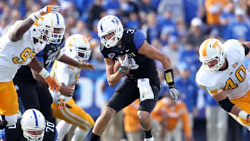 LEXINGTON, KY - NOVEMBER 26: Matt Roark #3 of the Kentucky Wilcats runs with the ball during the game against the Tennessee Volunteers at Commonwealth Stadium on November 26, 2011 in Lexington, Kentucky. Kentucky won 10-7. (Photo by Andy Lyons/Getty Images)