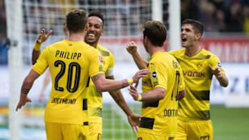 FRANKFURT AM MAIN, GERMANY - OCTOBER 21: Maximilian Philipp (L) of Dortmund celebrates scoring his team's second goal with team mates Pierre-Emerick Aubameyang (2L), Mario Goetze (2R and Christian Pulisic (R) during the Bundesliga match between Eintracht Frankfurt and Borussia Dortmund at Commerzbank-Arena on October 21, 2017 in Frankfurt am Main, Germany. (Photo by Simon Hofmann/Getty Images)