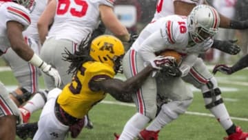 Nov 15, 2014; Minneapolis, MN, USA; Minnesota Golden Gophers linebacker De
