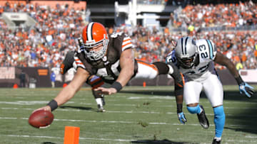 CLEVELAND - NOVEMBER 28: Running back Peyton Hillis #40 of the Cleveland Browns scores a touchdown in front of safety Sherrod Martin #23 of the Carolina Panthers at Cleveland Browns Stadium on November 28, 2010 in Cleveland, Ohio. (Photo by Matt Sullivan/Getty Images)