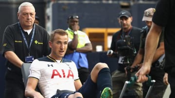 LONDON, ENGLAND - SEPTEMBER 18: Harry Kane of Tottenham Hotspur is put onto a stretcher after coming off injured during the Premier League match between Tottenham Hotspur and Sunderland at White Hart Lane on September 18, 2016 in London, England. (Photo by Julian Finney/Getty Images)