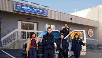 ANIMAL CONTROL: L-R: Vella Lovell as Emily, Joel McHale as Frank, Michael Rowland as Shred, Ravi Patel as Patel and Grace Palmer as Victoria in the all-new ANIMAL CONTROL. CR: Kharen Hill /FOX © 2023 FOX Media LLC.