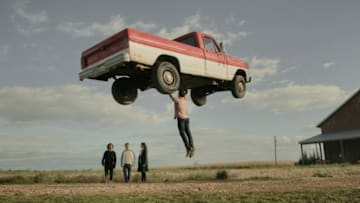 Superman & Lois -- "Pilot" -- Image Number: SML101a_0729r.jpg -- Pictured (L-R): Alexander Garfin as Jordan Kent, Jordan Elsass as Jonathan Kent, Bitsie Tulloch as Lois Lane and Tyler Hoechlin as Clark Kent -- Photo: Dean Buscher/The CW -- © 2021 The CW Network, LLC. All Rights Reserved.