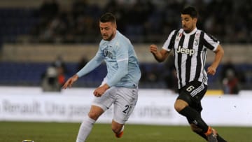ROME, ROMA - MARCH 03: Sergej Milinkovic Savic of SS Lazio compete for the ball with Sami Khedira of Juventus during the serie A match between SS Lazio and Juventus at Stadio Olimpico on March 3, 2018 in Rome, Italy. (Photo by Marco Rosi/Getty Images)