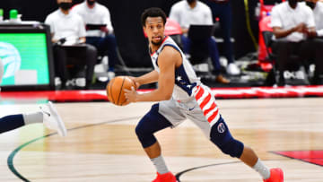 Ish Smith #14 of the Washington Wizards (Photo by Julio Aguilar/Getty Images)