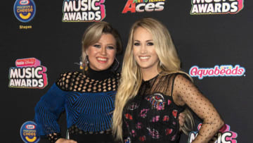 Singers/Songwriters Kelly Clarkson (L) and Carrie Underwood attend the 2018 Radio Disney Music Awards at Loews Hollywood Hotel on June 12, 2018 in Hollywood, California. (Photo by VALERIE MACON / AFP) (Photo credit should read VALERIE MACON/AFP/Getty Images)