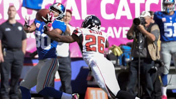 Oct 5, 2014; East Rutherford, NJ, USA; New York Giants wide receiver Victor Cruz (80) is unable to catch a pass while defended by Atlanta Falcons cornerback Josh Wilson (26) during the game at MetLife Stadium. Mandatory Credit: Robert Deutsch-USA TODAY Sports