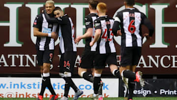 OXFORD, ENGLAND - FEBRUARY 04: Joelinton of Newcastle United celebrates with his team mates after scoring his team's second goal during the FA Cup Fourth Round Replay match between Oxford United and Newcastle United at Kassam Stadium on February 04, 2020 in Oxford, England. (Photo by Richard Heathcote/Getty Images)