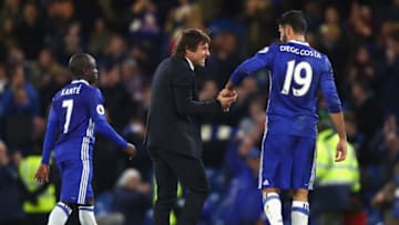 LONDON, ENGLAND - NOVEMBER 05: Antonio Conte, Manager of Chelsea (C) and Diego Costa of Chelsea (R) celebrate after the final whislte during the Premier League match between Chelsea and Everton at Stamford Bridge on November 5, 2016 in London, England. (Photo by Clive Rose/Getty Images)