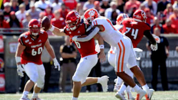 LOUISVILLE, KENTUCKY - OCTOBER 19: Evan Conley #6 of the Louisville Cardinals runs with the ball while sacked by Isaiah Simmons #11 of the Clemson Tigers at Cardinal Stadium on October 19, 2019 in Louisville, Kentucky. (Photo by Andy Lyons/Getty Images)
