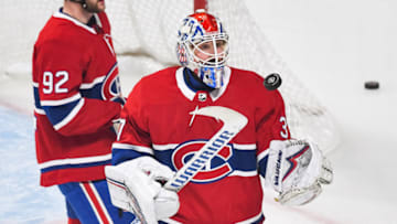 MONTREAL, QC - NOVEMBER 05: Montreal Canadiens goalie Keith Kinkaid (37) plays with the puck during the Boston Bruins versus the Montreal Canadiens game on November 05, 2019, at Bell Centre in Montreal, QC (Photo by David Kirouac/Icon Sportswire via Getty Images)