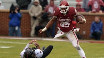 Dec 3, 2016; Norman, OK, USA; Oklahoma Sooners running back Joe Mixon (25) eludes a tackle attempt by Oklahoma State Cowboys cornerback Ramon Richards (7) during the second quarter at Gaylord Family - Oklahoma Memorial Stadium. Mandatory Credit: Mark D. Smith-USA TODAY Sports