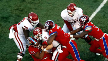 LAWRENCE, KS - NOVEMBER 18: Quarterback Baker Mayfield