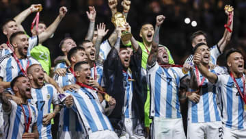 AL DAAYEN - Argentina goalkeeper Franco Armani, Juan Foyth of Argentina, Nicolas Tagliafico of Argentina, Gonzalo Montiel of Argentina, Leandro Daniel Paredes of Argentina, German Pezzella of Argentina, Rodrigo De Paul of Argentina, Marcos Acuna of Argentina, Julian Alvarez of Argentina, Lionel Messi of Argentina, Angel Di Maria of Argentina, Argentina goalkeeper Geronimo Rulli, Cristian Romero of Argentina, Exequiel Palacios of Argentina, Angel Correa of Argentina, Thiago Almada of Argentina, Alejandro Gomez of Argentina, Guido Rodriguez of Argentina, Nicolas Otamendi of Argentina , Alexis Mac Allister of Argentina, Paulo Dybala of Argentina, Lautaro Martinez of Argentina, Argentina goalkeeper Damian Emiliano Martinez, Enzo Fernandez of Argentina, Lisandro Martinez of Argentina, Nahuel Molina of Argentina, Argentina coach Lionel Scaloni with world cup trophy, FIFA World Cup trophy after the FIFA World Cup Qatar 2022 final match between Argentina and France at the Lusail S stadium on December 18, 2022 in Al Daayen, Qatar. AP | Dutch Height | MAURICE OF STONE (Photo by ANP via Getty Images)
