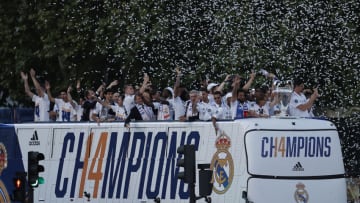 MADRID, SPAIN - MAY 29: Real Madrid team arrives by bus to the traditional celebration at Cibeles, where thousands of fans celebrate the 14th UEFA Champions League victory in Real Madrid's history after beating Liverpool 1-0 in the final in Paris, in Madrid, Spain on May 29, 2022. (Photo by Burak Akbulut/Anadolu Agency via Getty Images)