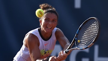 PALERMO, ITALY - AUGUST 03: Sara Errani of Italy returns a shot against Sorana Cirstea of Romania during the 31st Palermo Ladies Open - Day One on August 03, 2020 in Palermo, Italy. (Photo by Tullio M. Puglia/Getty Images)