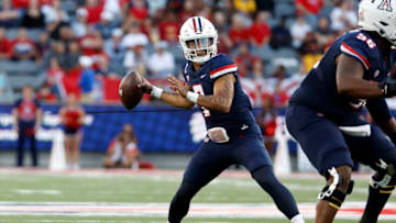TUCSON, ARIZONA - OCTOBER 29: Quarterback Jayden de Laura #7 of the Arizona Wildcats throws a pass during the first half against the USC Trojans at Arizona Stadium on October 29, 2022 in Tucson, Arizona. The Trojans beat the Wildcats 45-37. (Photo by Chris Coduto/Getty Images)