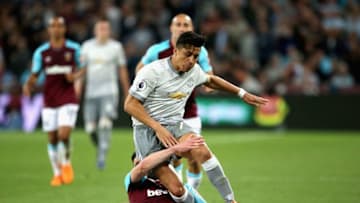 LONDON, ENGLAND - MAY 10: Alexis Sanchez of Manchester United is tackled by Declan Rice of West Ham United during the Premier League match between West Ham United and Manchester United at London Stadium on May 10, 2018 in London, England. (Photo by Alex Pantling/Getty Images)