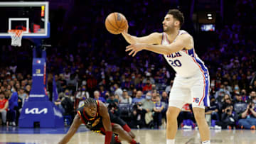 PHILADELPHIA, PENNSYLVANIA - FEBRUARY 12: Georges Niang #20 of the Philadelphia 76ers passes during the third quarter against the Cleveland Cavaliers at Wells Fargo Center on February 12, 2022 in Philadelphia, Pennsylvania. NOTE TO USER: User expressly acknowledges and agrees that, by downloading and or using this photograph, User is consenting to the terms and conditions of the Getty Images License Agreement. (Photo by Tim Nwachukwu/Getty Images)