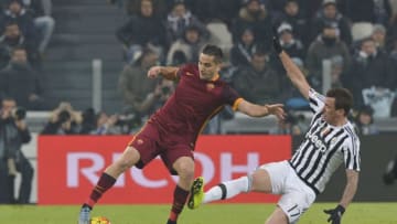 TURIN, ITALY - JANUARY 24: AS Roma player Konstantinos Manolas (L) is challenged by Juventus FC player Mario Mandzukic during the Serie A match between Juventus FC and AS Roma at Juventus Arena on January 24, 2016 in Turin, Italy. (Photo by Luciano Rossi/AS Roma via Getty Images)