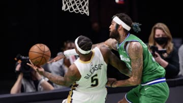 May 12, 2021; Dallas, Texas, USA; Dallas Mavericks center Willie Cauley-Stein (33) defends against New Orleans Pelicans guard Eric Bledsoe (5) during the second quarter at the American Airlines Center. Mandatory Credit: Jerome Miron-USA TODAY Sports