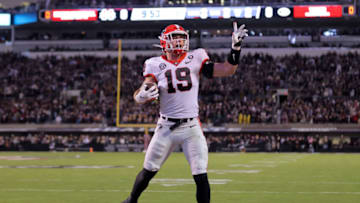 STARKVILLE, MISSISSIPPI - NOVEMBER 12: Brock Bowers #19 of the Georgia Bulldogs celebrates a touchdown during the first half of the game against the Mississippi State Bulldogs at Davis Wade Stadium on November 12, 2022 in Starkville, Mississippi. (Photo by Jonathan Bachman/Getty Images)
