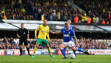 IPSWICH, ENGLAND - OCTOBER 22: Martyn Waghorn of Ipswich Town shoots at goal during the Sky Bet Championship match between Ipswich Town and Norwich City at Portman Road on October 22, 2017 in Ipswich, England. (Photo by Dan Istitene/Getty Images)