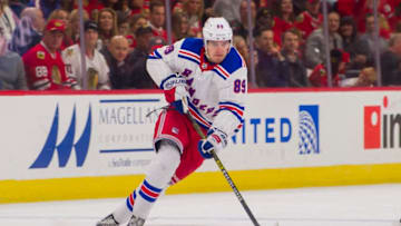 CHICAGO, IL - OCTOBER 25: New York Rangers right wing Pavel Buchnevich (89) controls the puck during a game between the New York Rangers and the Chicago Blackhawks on October 25, 2018, at the United Center in Chicago, IL. (Photo by Patrick Gorski/Icon Sportswire via Getty Images)