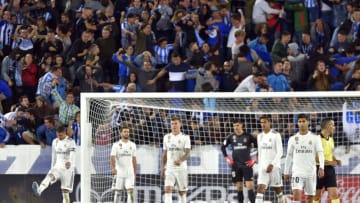 Real Madrid's players react to Alaves' goal during the Spanish league football match between Deportivo Alaves and Real Madrid CF at the Mendizorroza stadium in Vitoria on October 6, 2018. (Photo by ANDER GILLENEA / AFP) (Photo credit should read ANDER GILLENEA/AFP/Getty Images)