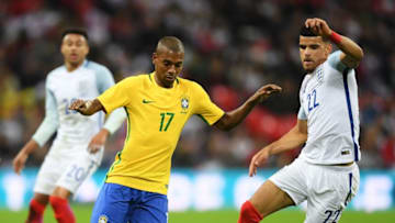 LONDON, ENGLAND - NOVEMBER 14: Fernandinho of Brazil and Dominic Solanke of England during the international friendly match between England and Brazil at Wembley Stadium on November 14, 2017 in London, England. (Photo by Laurence Griffiths/Getty Images)