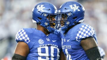 Kentucky's Joshua Paschal, right, and Tre'Vonn Rybka