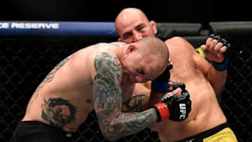 Glover Teixeira fights Anthony Smith (Photo by Douglas P. DeFelice/Getty Images)