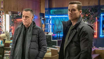 CHICAGO P.D. -- "This City" Episode 618 -- Pictured: (l-r) Jason Beghe as Sgt. Hank Voight, Jesse Lee Soffer as Det. Jay Halstead -- (Photo by: Matt Dinerstein)