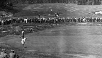 9/17/1913-Brookline, MA-Spectators watch player on putting green at the US Open.